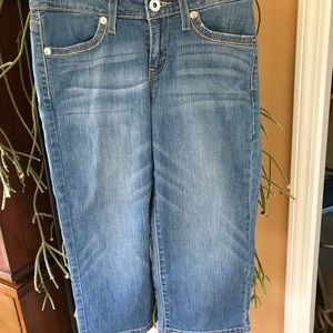 Size 4 Levi’s Capri Jeans.